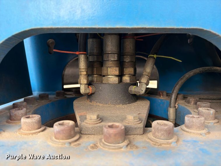 image for item DZ4855 2005 Genie S-40 boom lift
