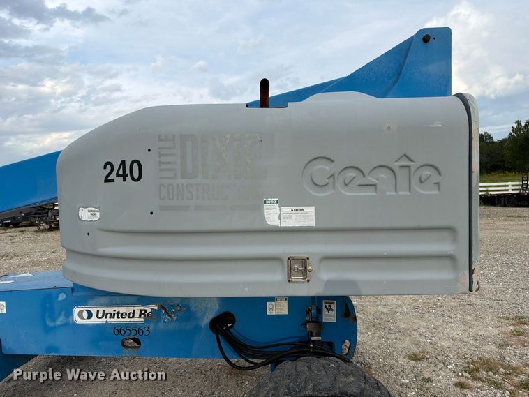 image for item DZ4855 2005 Genie S-40 boom lift