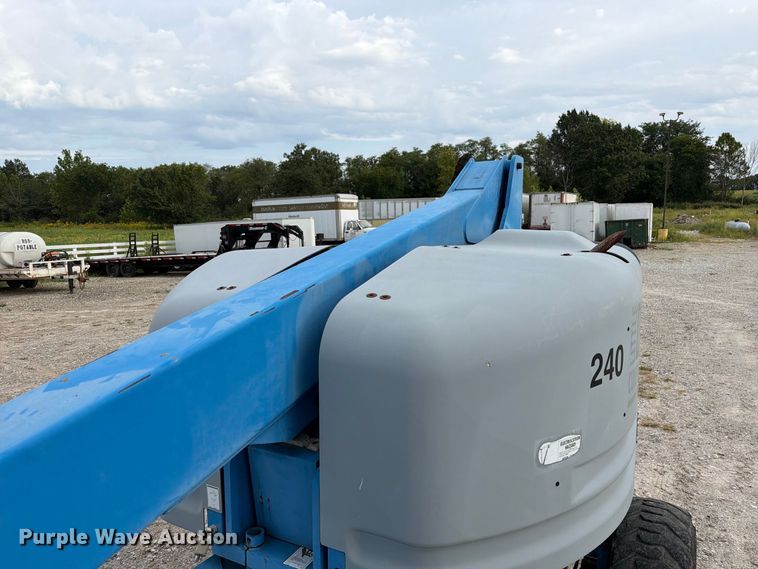 image for item DZ4855 2005 Genie S-40 boom lift