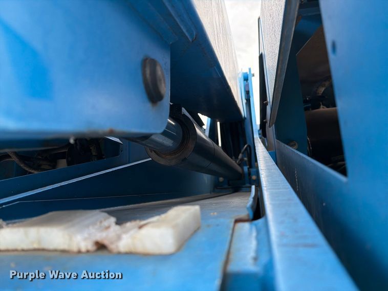 image for item DZ4855 2005 Genie S-40 boom lift
