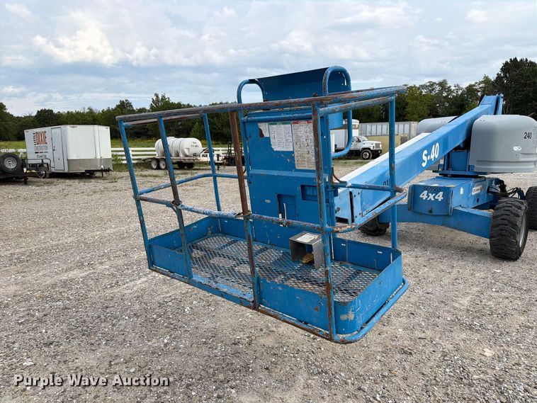 image for item DZ4855 2005 Genie S-40 boom lift
