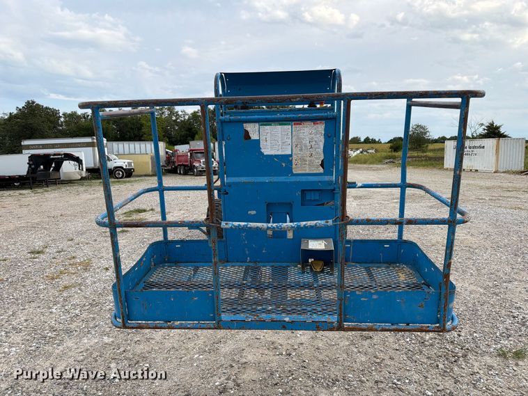image for item DZ4855 2005 Genie S-40 boom lift