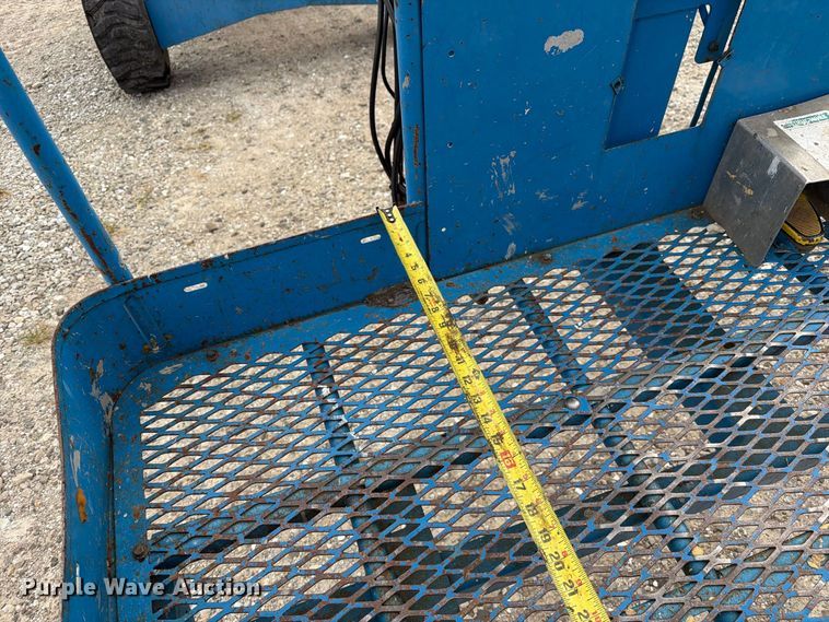 image for item DZ4855 2005 Genie S-40 boom lift