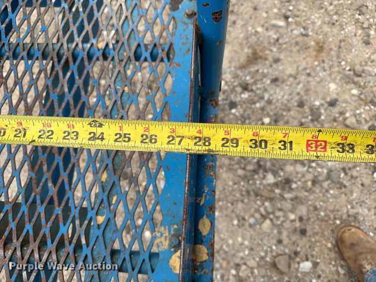 image for item DZ4855 2005 Genie S-40 boom lift