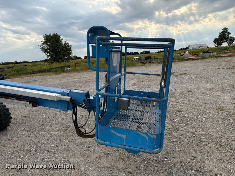 image for item DZ4855 2005 Genie S-40 boom lift