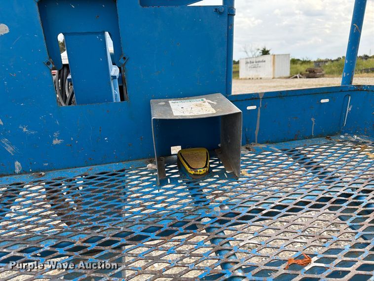 image for item DZ4855 2005 Genie S-40 boom lift