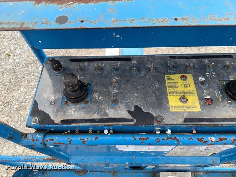 image for item DZ4855 2005 Genie S-40 boom lift
