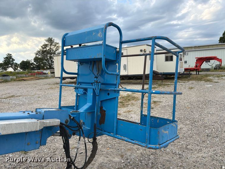 image for item DZ4855 2005 Genie S-40 boom lift