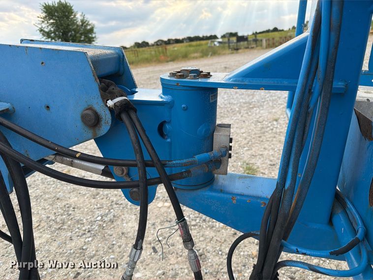 image for item DZ4855 2005 Genie S-40 boom lift