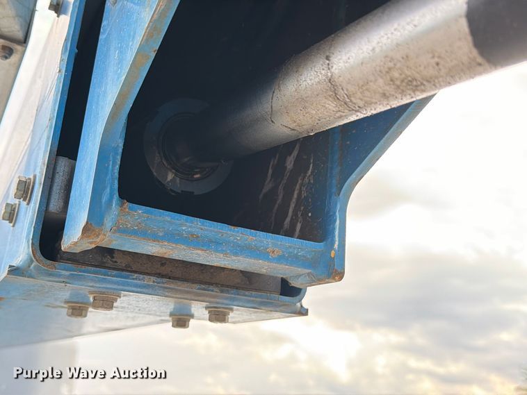 image for item DZ4855 2005 Genie S-40 boom lift