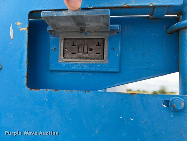 image for item DZ4855 2005 Genie S-40 boom lift