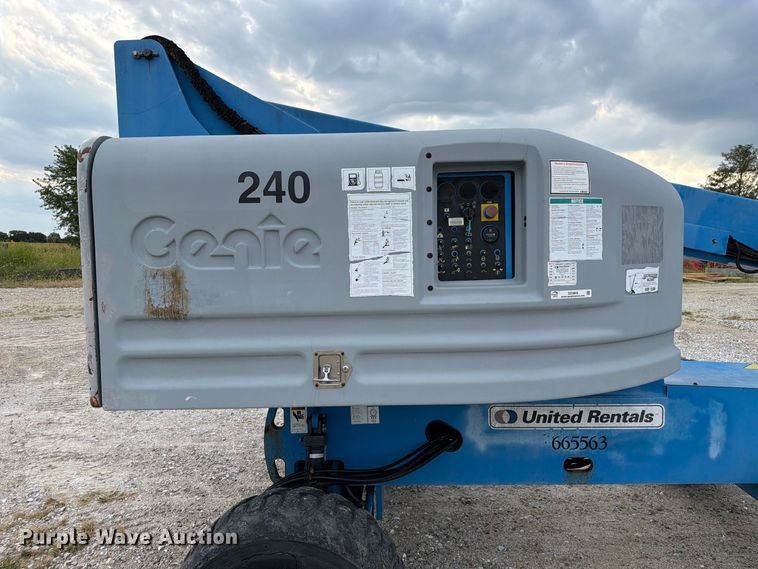 image for item DZ4855 2005 Genie S-40 boom lift