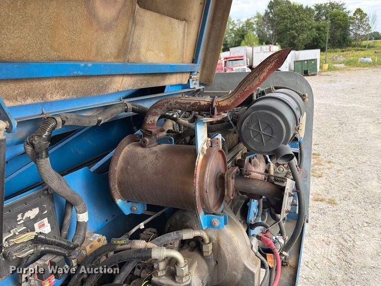 image for item DZ4855 2005 Genie S-40 boom lift