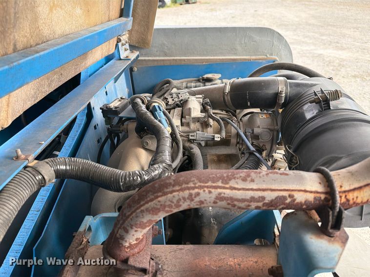 image for item DZ4855 2005 Genie S-40 boom lift