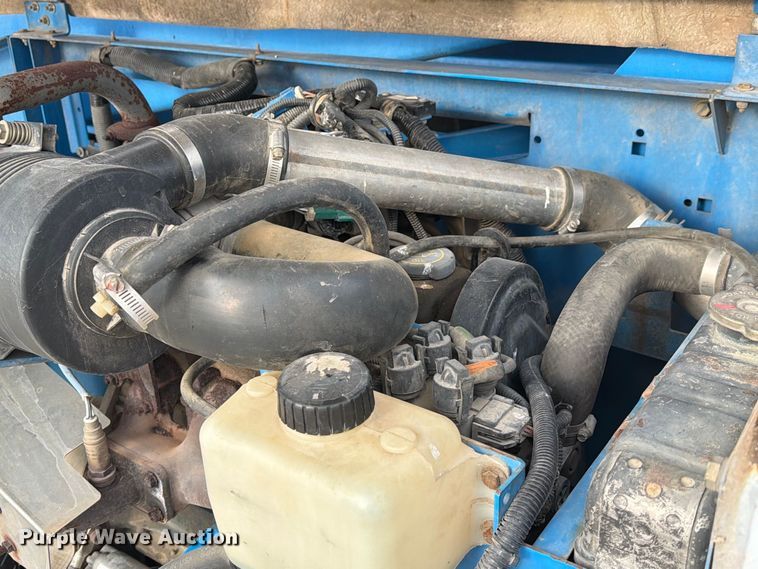 image for item DZ4855 2005 Genie S-40 boom lift