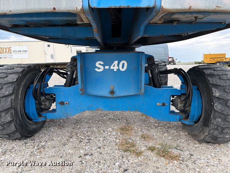 image for item DZ4855 2005 Genie S-40 boom lift