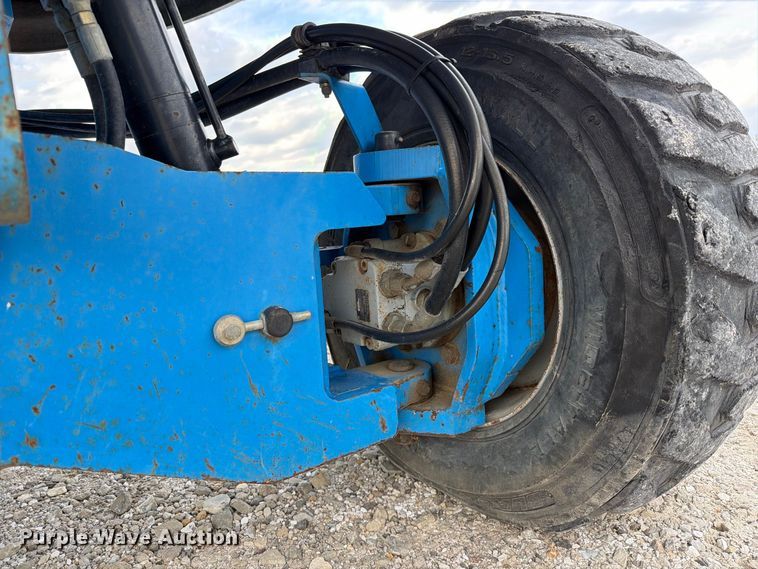 image for item DZ4855 2005 Genie S-40 boom lift