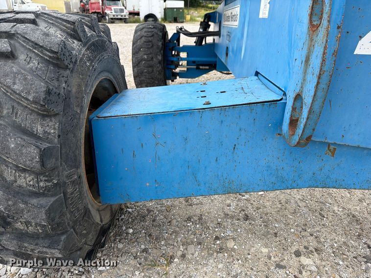 image for item DZ4855 2005 Genie S-40 boom lift