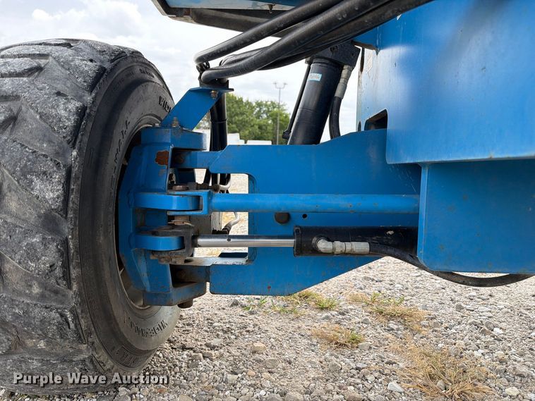 image for item DZ4855 2005 Genie S-40 boom lift