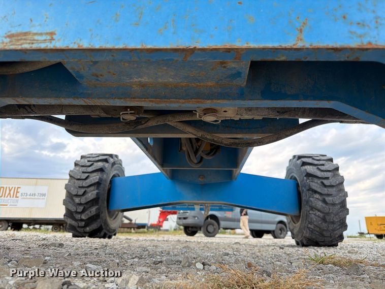 image for item DZ4855 2005 Genie S-40 boom lift