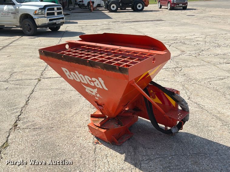 2002 Bobcat Spreader HS8 skid steer spreader