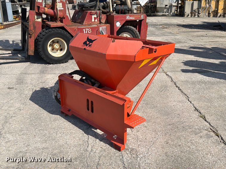 image for item DZ4868 2002 Bobcat Spreader HS8 skid steer spreader