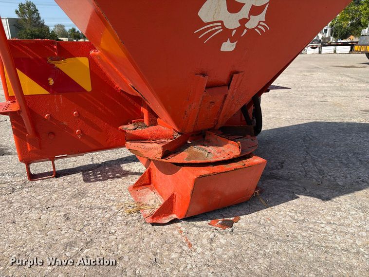 image for item DZ4868 2002 Bobcat Spreader HS8 skid steer spreader