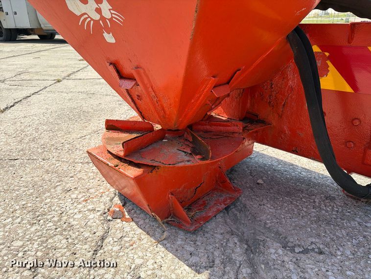 image for item DZ4868 2002 Bobcat Spreader HS8 skid steer spreader