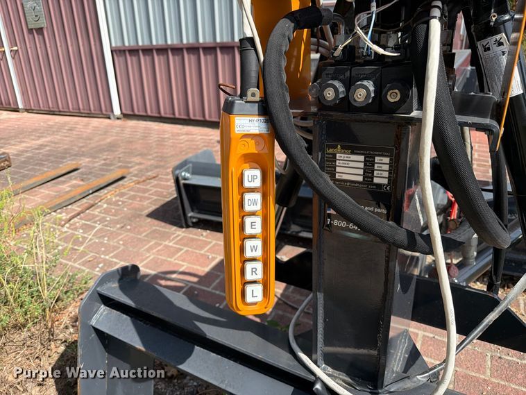 image for item DZ4869 2023 LandHonor GM-12-96W skid steer grader