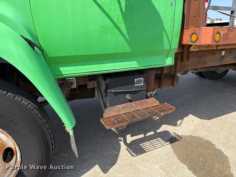 image for item DZ4870 1997 Ford F800 flatbed truck with crash attenuator  