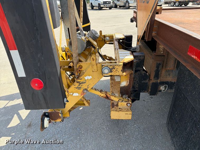 image for item DZ4870 1997 Ford F800 flatbed truck with crash attenuator  