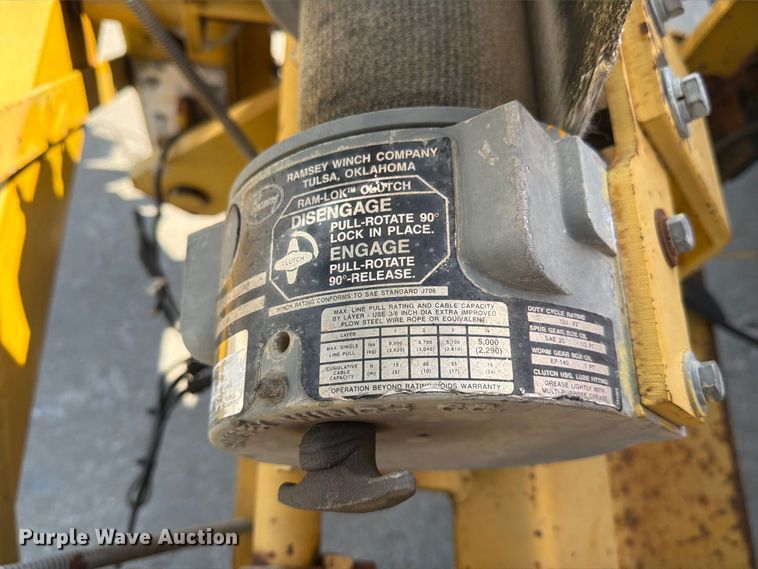 image for item DZ4870 1997 Ford F800 flatbed truck with crash attenuator  