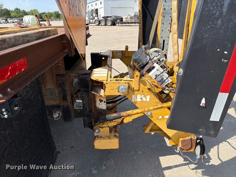 image for item DZ4870 1997 Ford F800 flatbed truck with crash attenuator  
