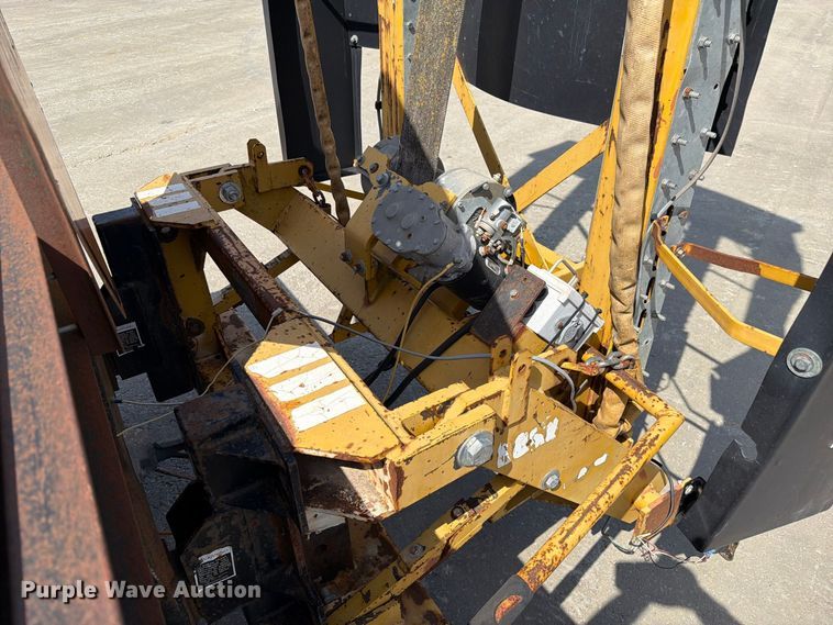 image for item DZ4870 1997 Ford F800 flatbed truck with crash attenuator  