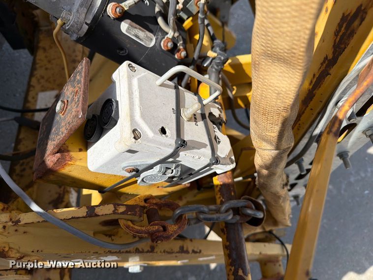 image for item DZ4870 1997 Ford F800 flatbed truck with crash attenuator  