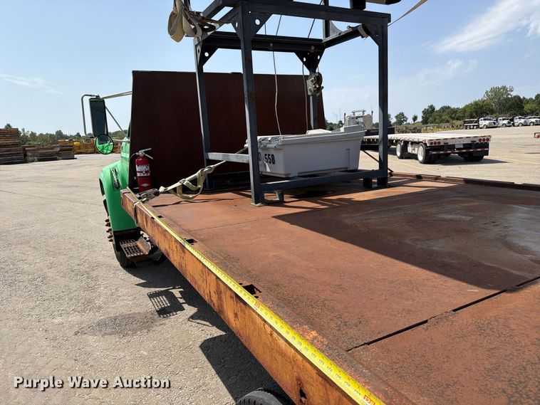 image for item DZ4870 1997 Ford F800 flatbed truck with crash attenuator  
