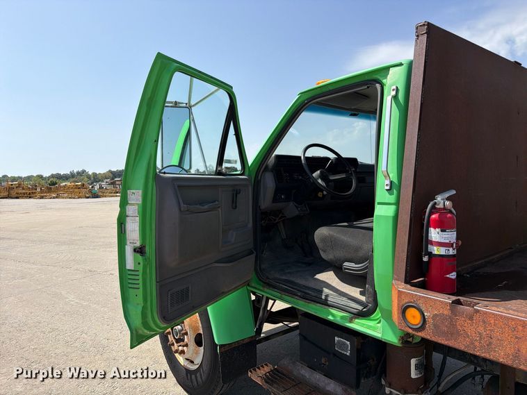 image for item DZ4870 1997 Ford F800 flatbed truck with crash attenuator  