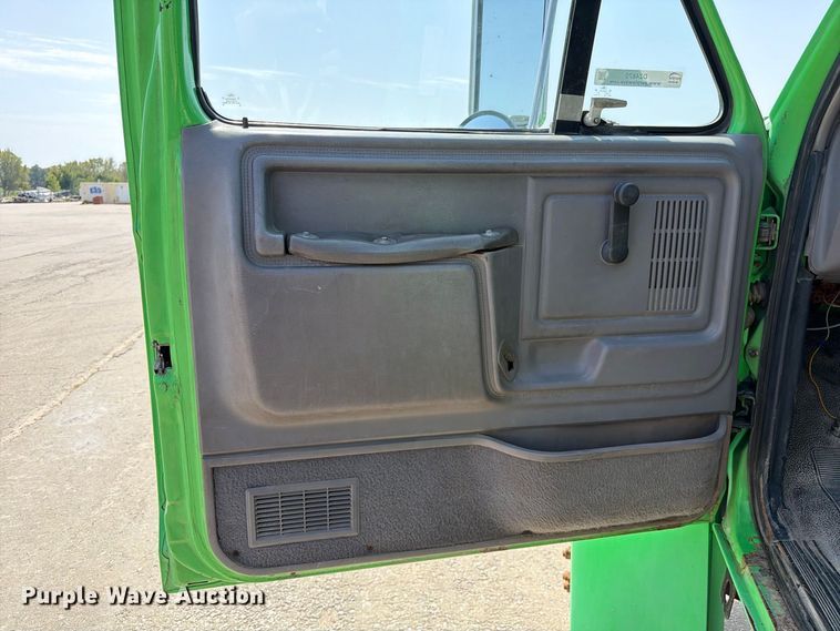 image for item DZ4870 1997 Ford F800 flatbed truck with crash attenuator  
