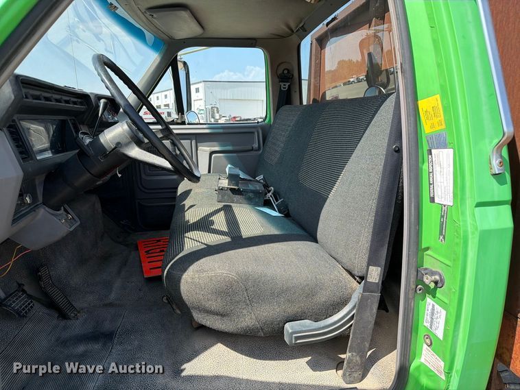 image for item DZ4870 1997 Ford F800 flatbed truck with crash attenuator  