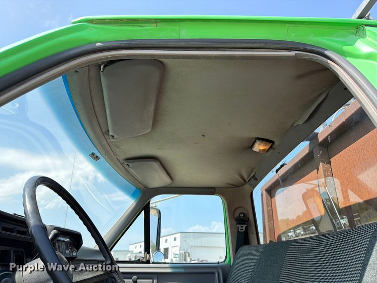 image for item DZ4870 1997 Ford F800 flatbed truck with crash attenuator  
