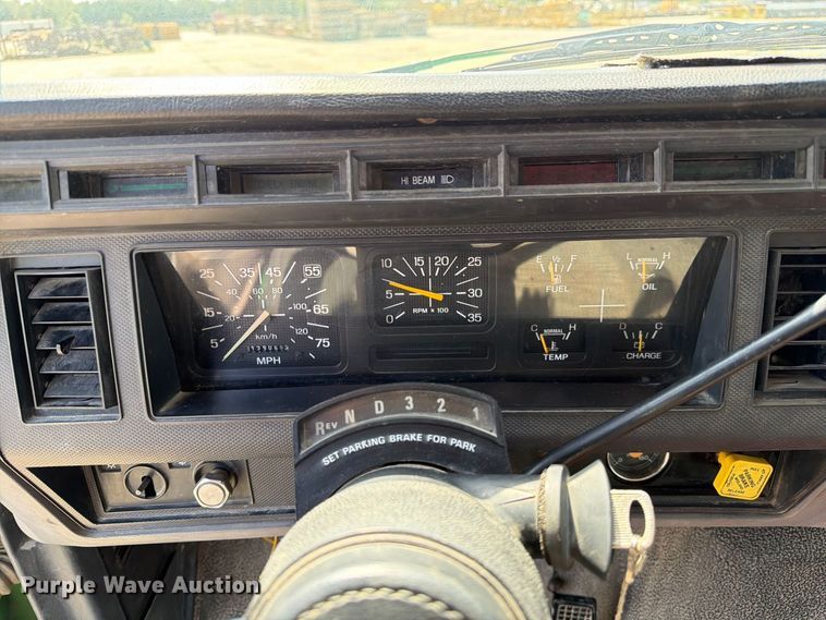 image for item DZ4870 1997 Ford F800 flatbed truck with crash attenuator  