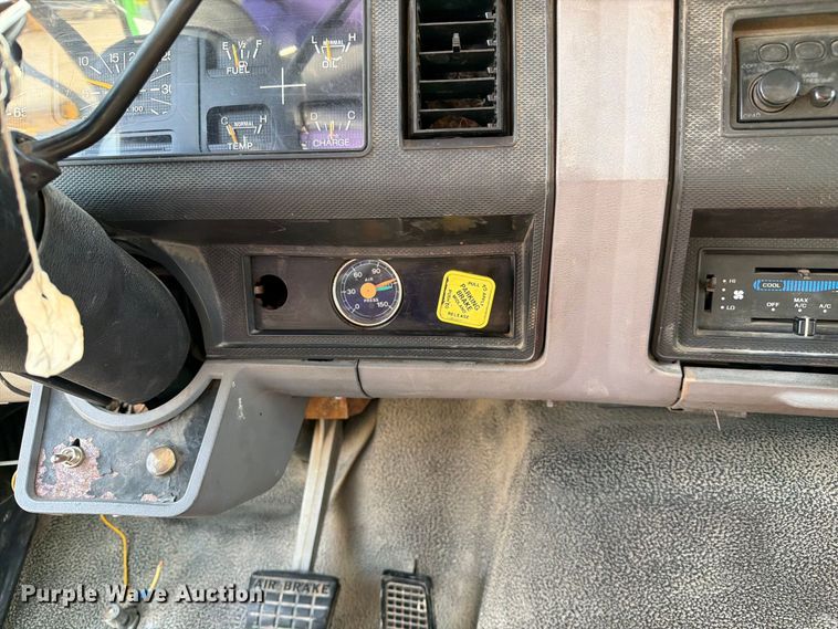 image for item DZ4870 1997 Ford F800 flatbed truck with crash attenuator  