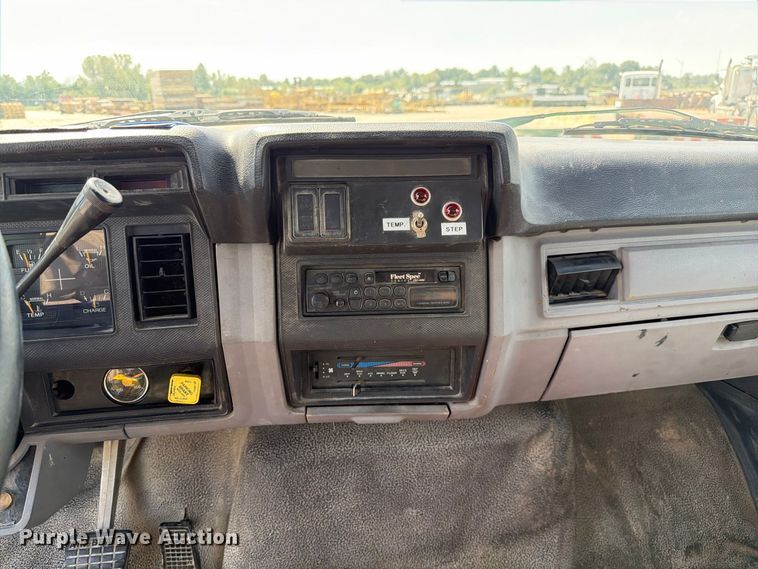image for item DZ4870 1997 Ford F800 flatbed truck with crash attenuator  
