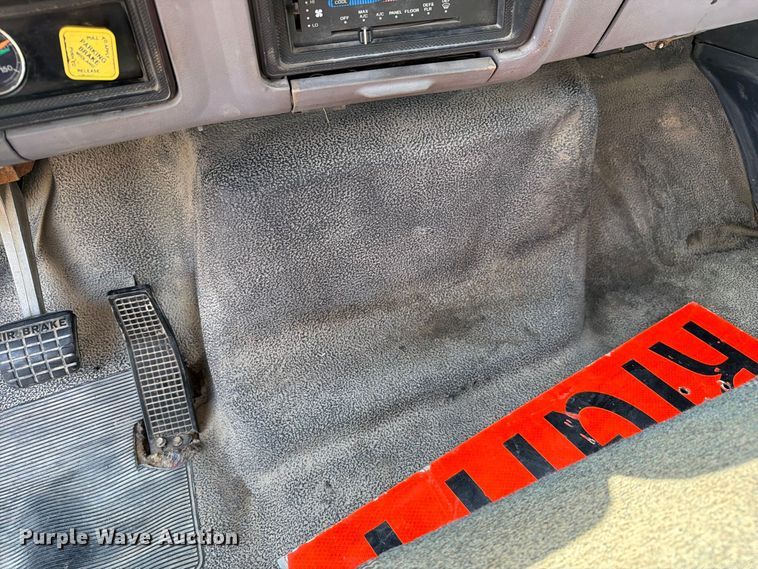 image for item DZ4870 1997 Ford F800 flatbed truck with crash attenuator  