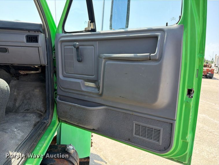 image for item DZ4870 1997 Ford F800 flatbed truck with crash attenuator  