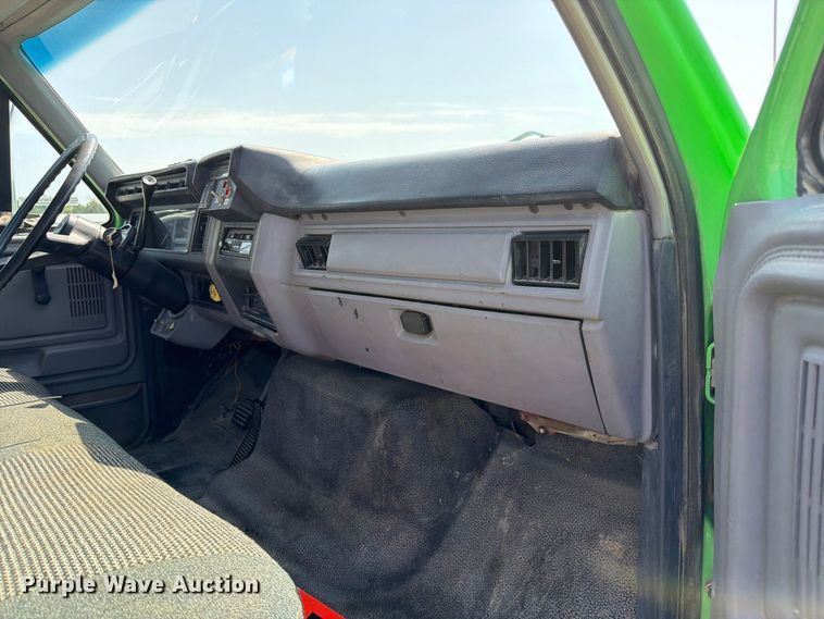 image for item DZ4870 1997 Ford F800 flatbed truck with crash attenuator  