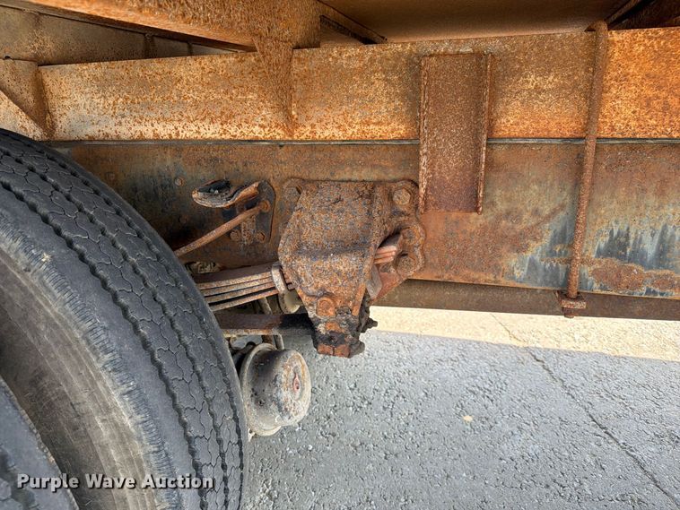 image for item DZ4870 1997 Ford F800 flatbed truck with crash attenuator  