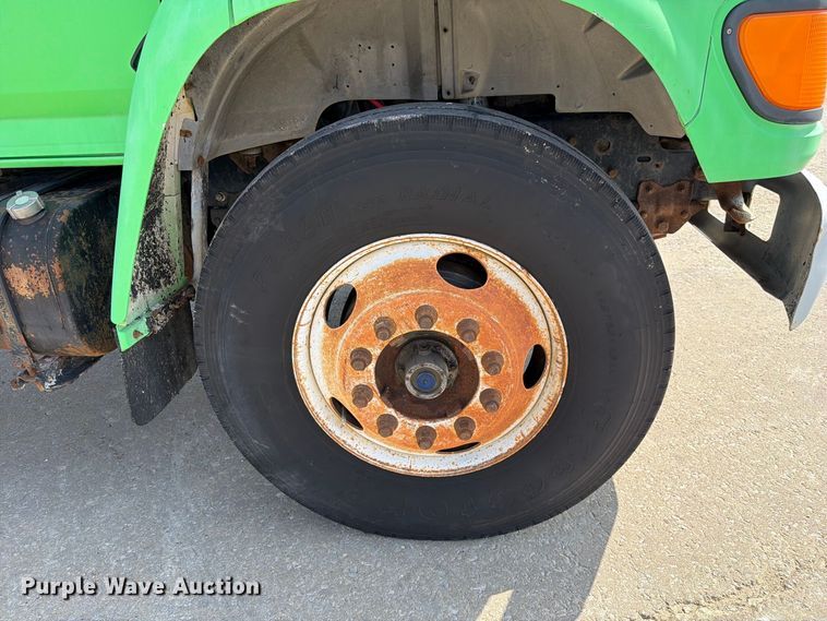 image for item DZ4870 1997 Ford F800 flatbed truck with crash attenuator  