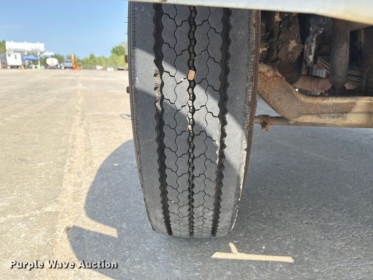 image for item DZ4870 1997 Ford F800 flatbed truck with crash attenuator  