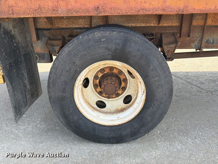 image for item DZ4870 1997 Ford F800 flatbed truck with crash attenuator  